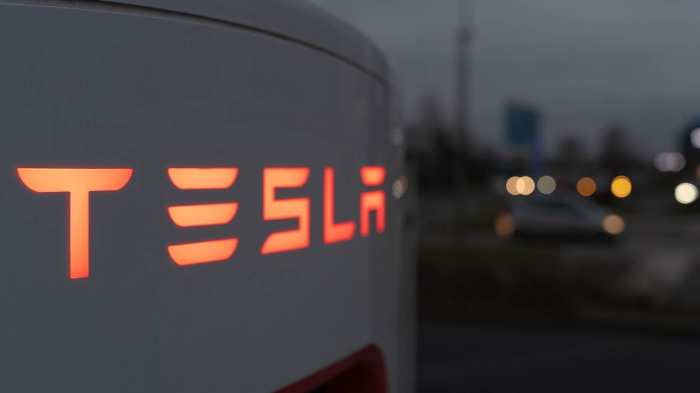 Έρχοναι μαζικές απολύσεις στην Tesla για 'περισσότερη παραγωγικότητα' λέει ο Elon Musk