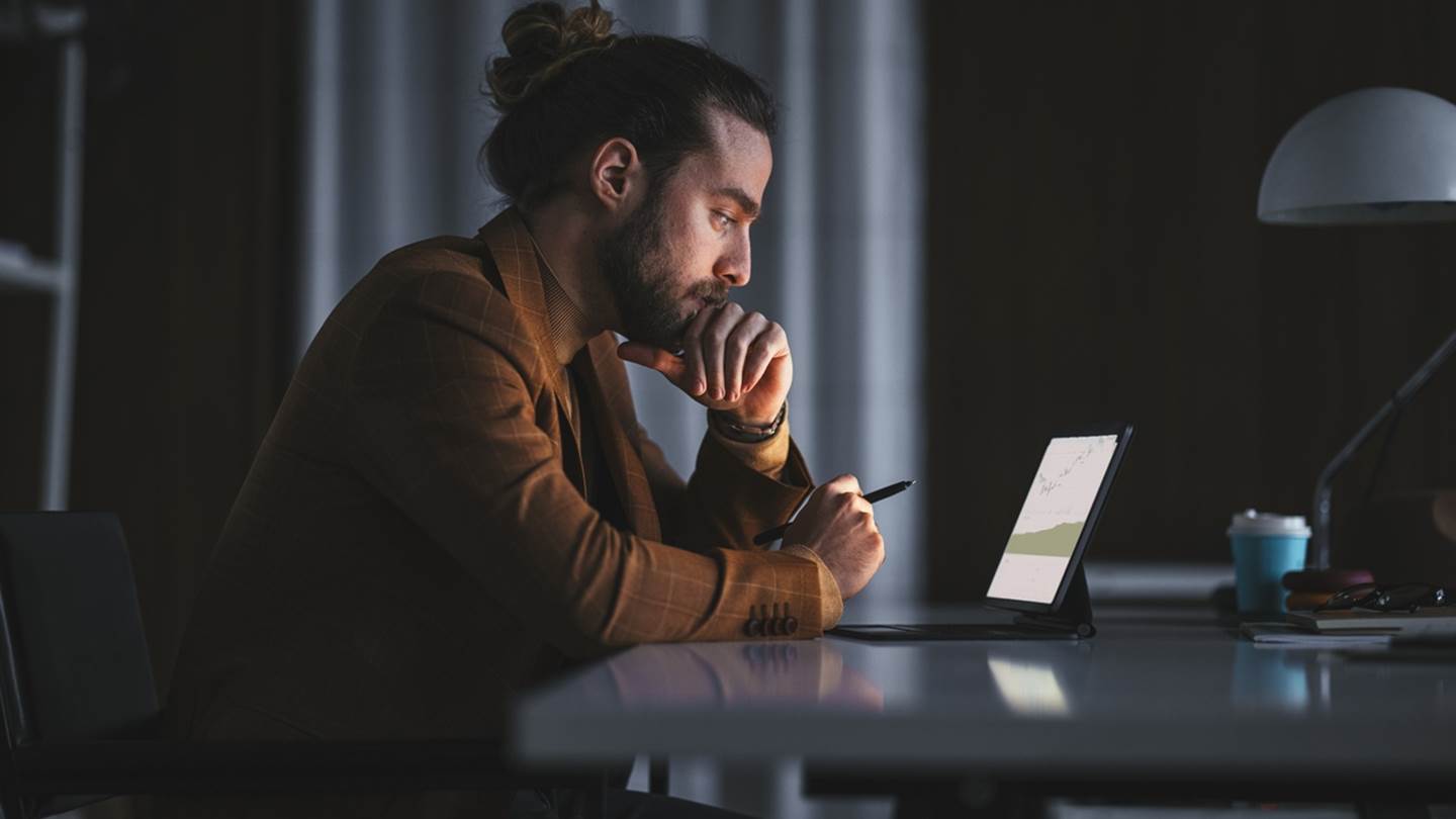 1 στους 4 Έλληνες φοβάται ότι θα χάσει τη δουλειά του εξαιτίας της τεχνητής νοημοσύνης