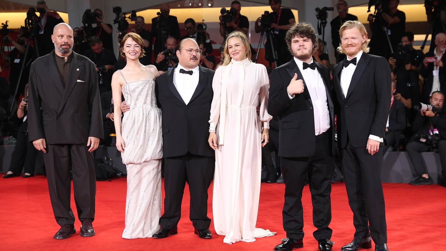 Έχουμε trailer για το Bugonia, τη νέα ταινία του Γιώργου Λάνθιμου - Αποθεώθηκε στο Φεστιβάλ Βενετίας