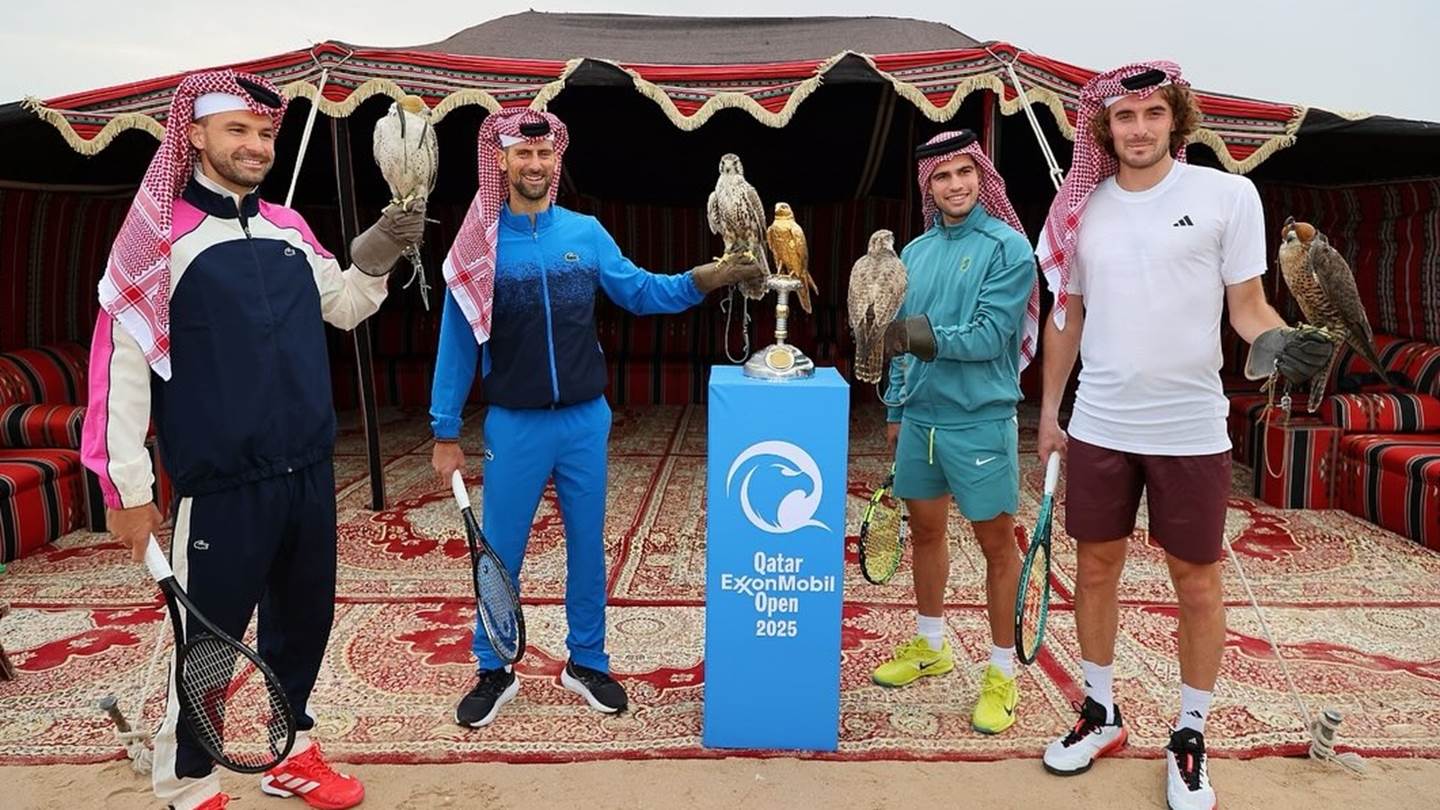 Djokovic, Tσιτσιπάς, Alcaraz και Dimitrov έπαιξαν τένις πάνω σε καμήλες στη Ντόχα και δεν κάνουμε πλάκα (video)
