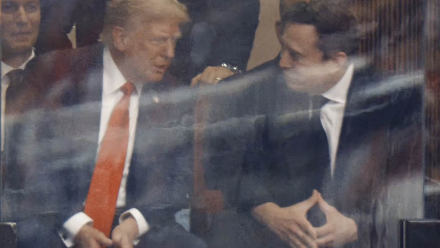 Donald Trump και Elon Musk ξανά μαζί: Το στιγμιότυπο που σχολιάζουν όλοι (video)