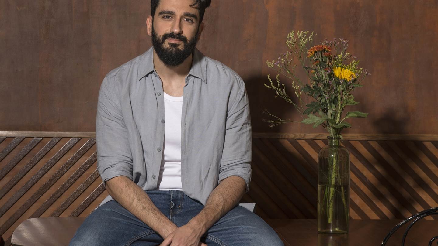 Ο Διονύσης Ατζαράκης δε γελάει εύκολα