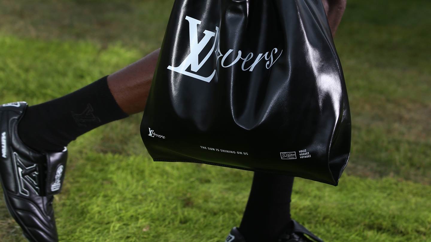 Λατρέψαμε τα LV Footprint Soccer sneakers του Pharrell Williams