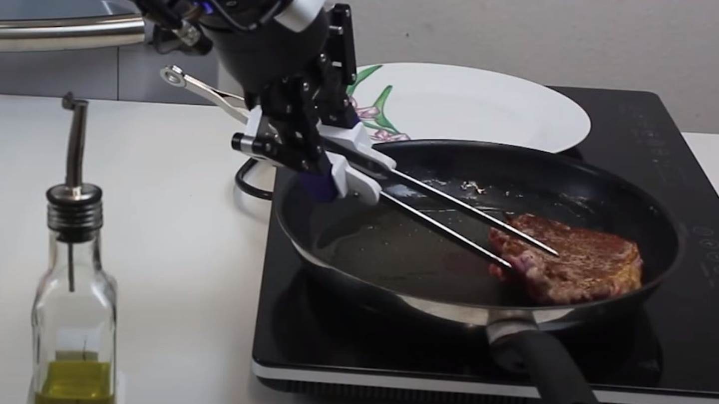 Θα εμπιστευόσουν τη μπριζόλα σου σε αυτό το ρομπότ για να την ψήσει;