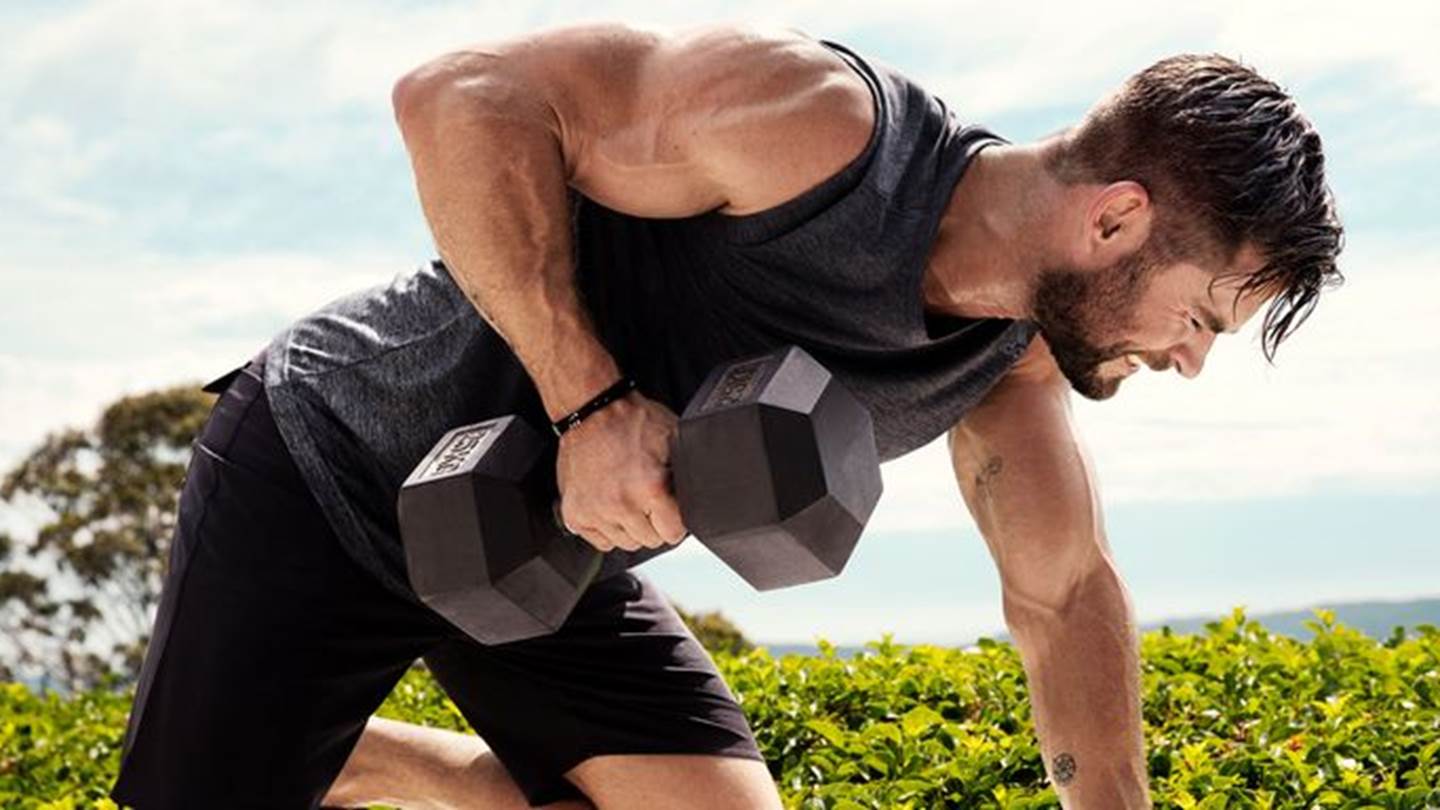 Ο Chris Hemsworth έχει ένα σιρκουί ασκήσεων για θηριώδεις μύες