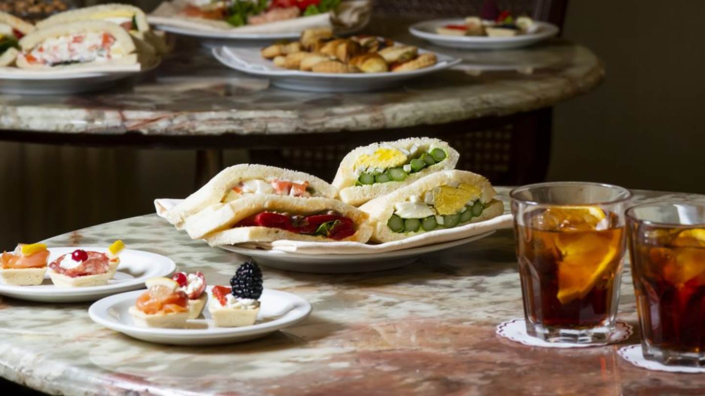 Αperitivo με τέλεια σάντουιτς