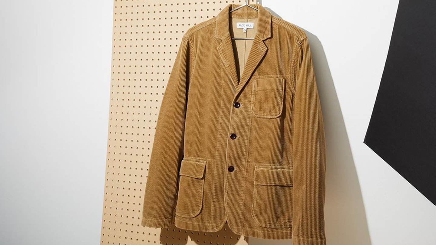 Μην υποτιμάς το κοτλέ σακάκι