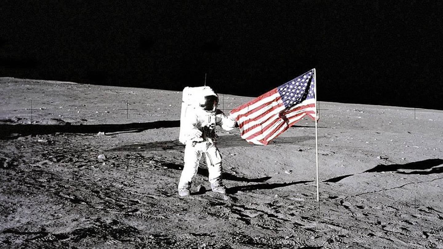 Τύπος λέει πως του ανήκει η Σελήνη, ζητά ενοίκιο από τη NASA