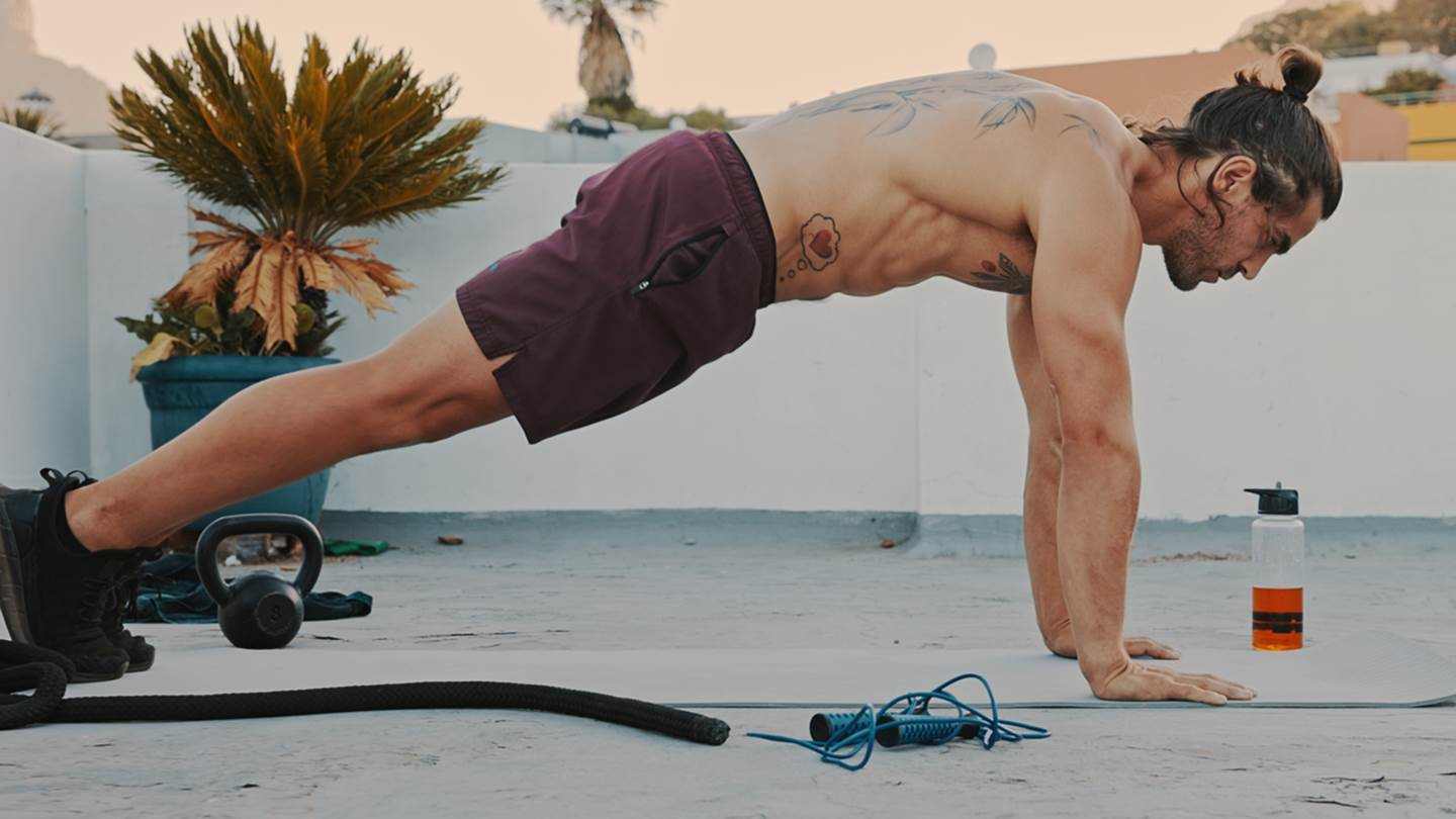 Η άσκηση που κρατά το σώμα νέο