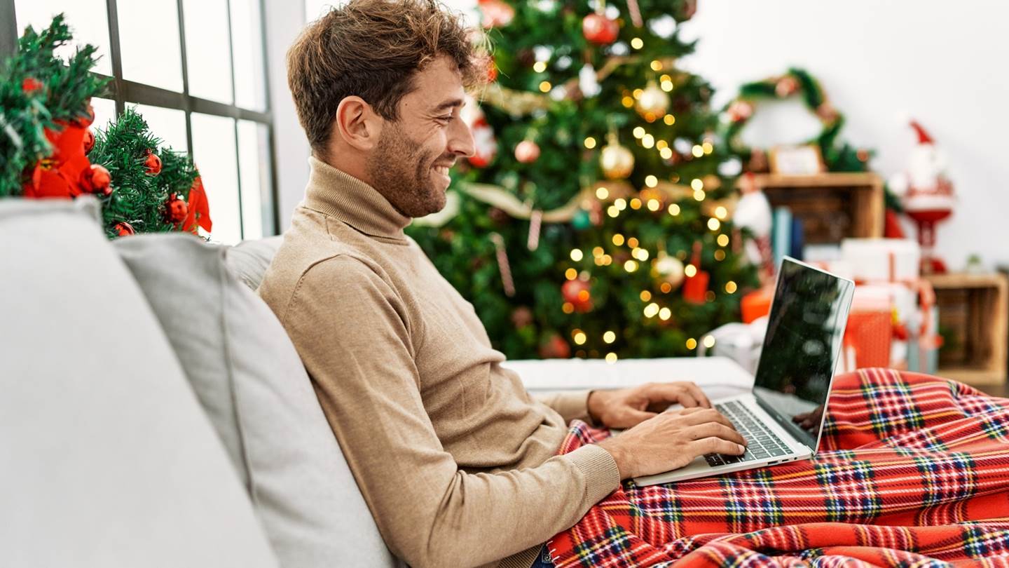 Πώς θα περάσεις ωραία Χριστούγεννα μόνος