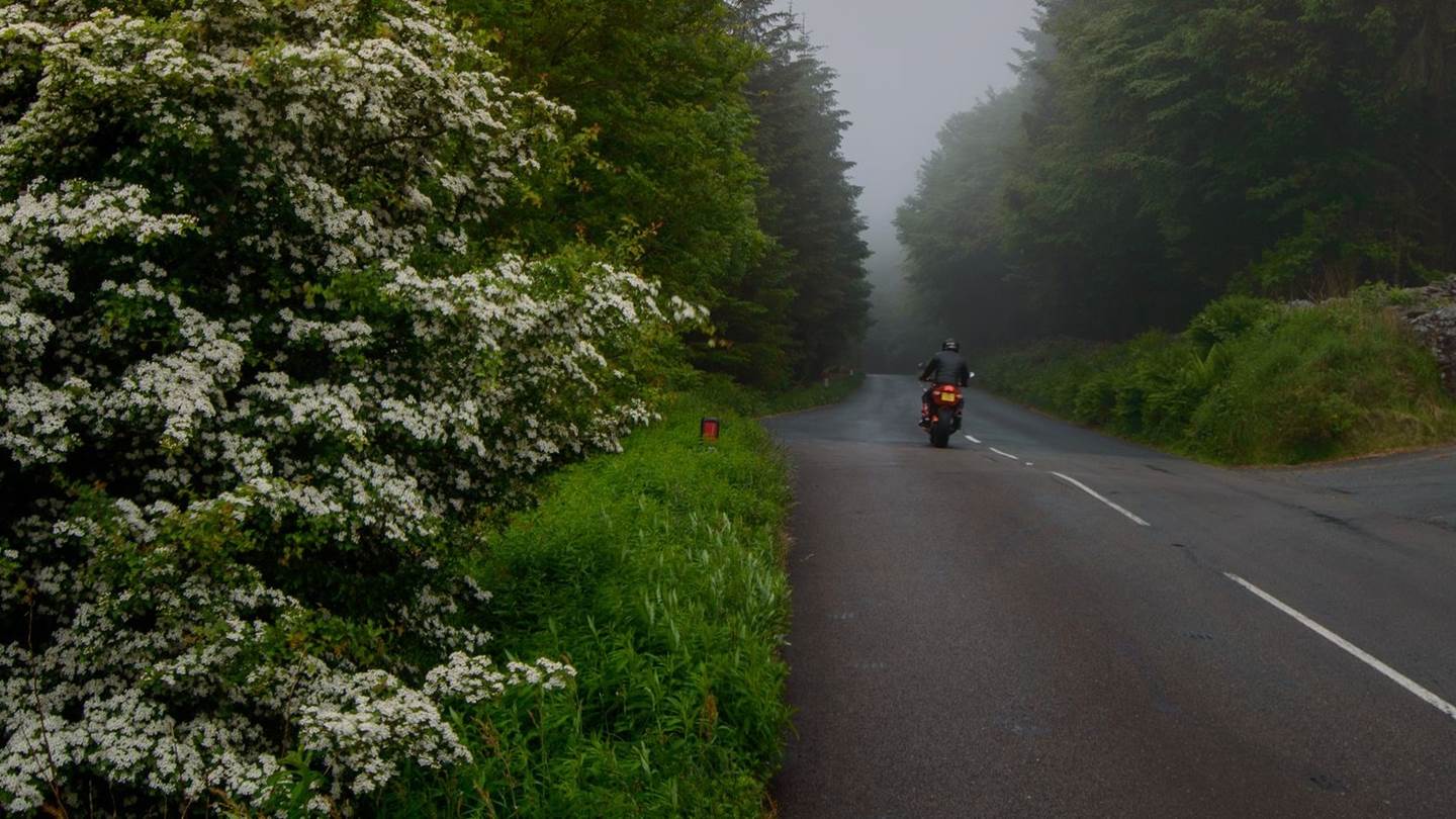 Το απίστευτα τρομακτικό video με μοτοσικλέτα από το Isle of Man