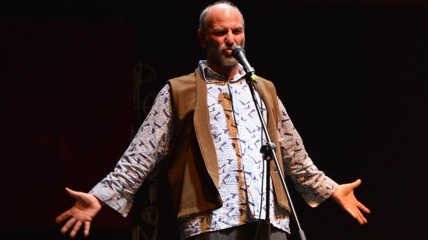 Το μικρό αναρχικό καλοκαίρι και η από σκηνής φιλοσοφία