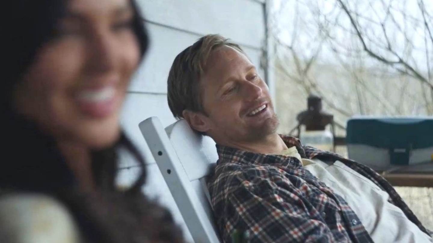 Ναι, αυτός είναι ο Alexander Skarsgård και οι 46 (!) λέξεις του στο Mr and Mrs Smith