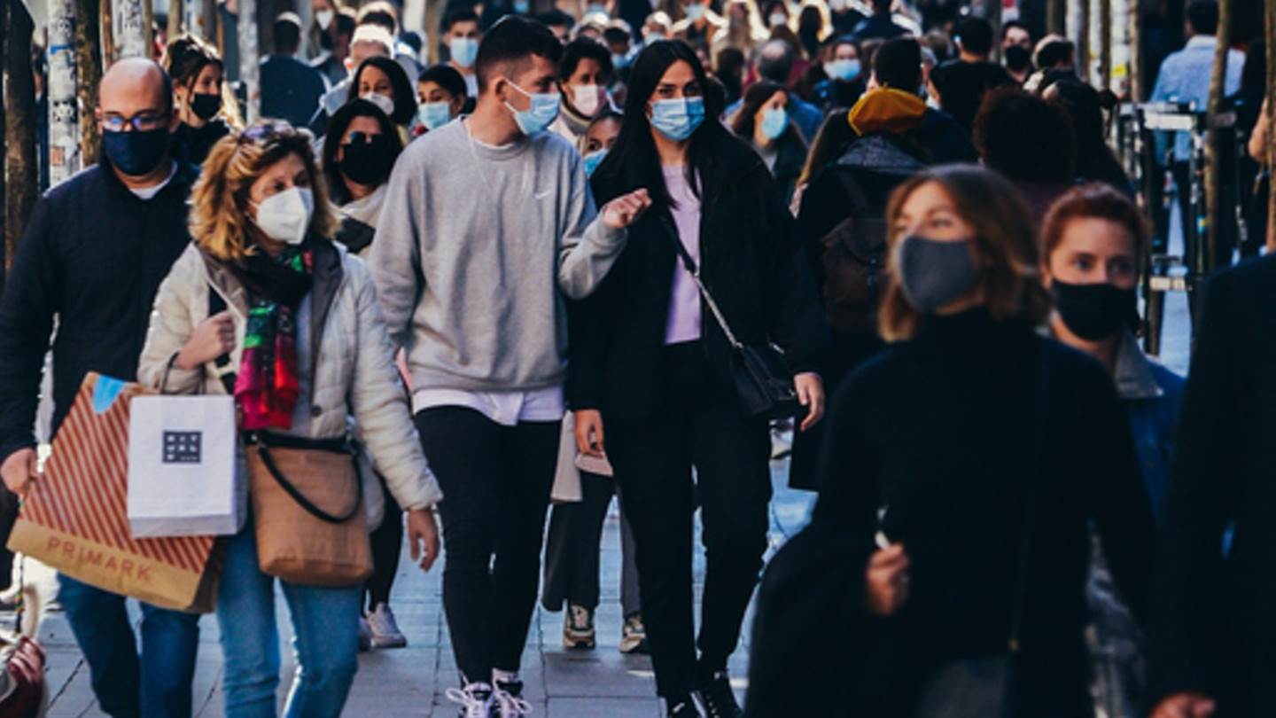 Κορονοϊός: Εφιάλτης με 7.335 νέα κρούσματα