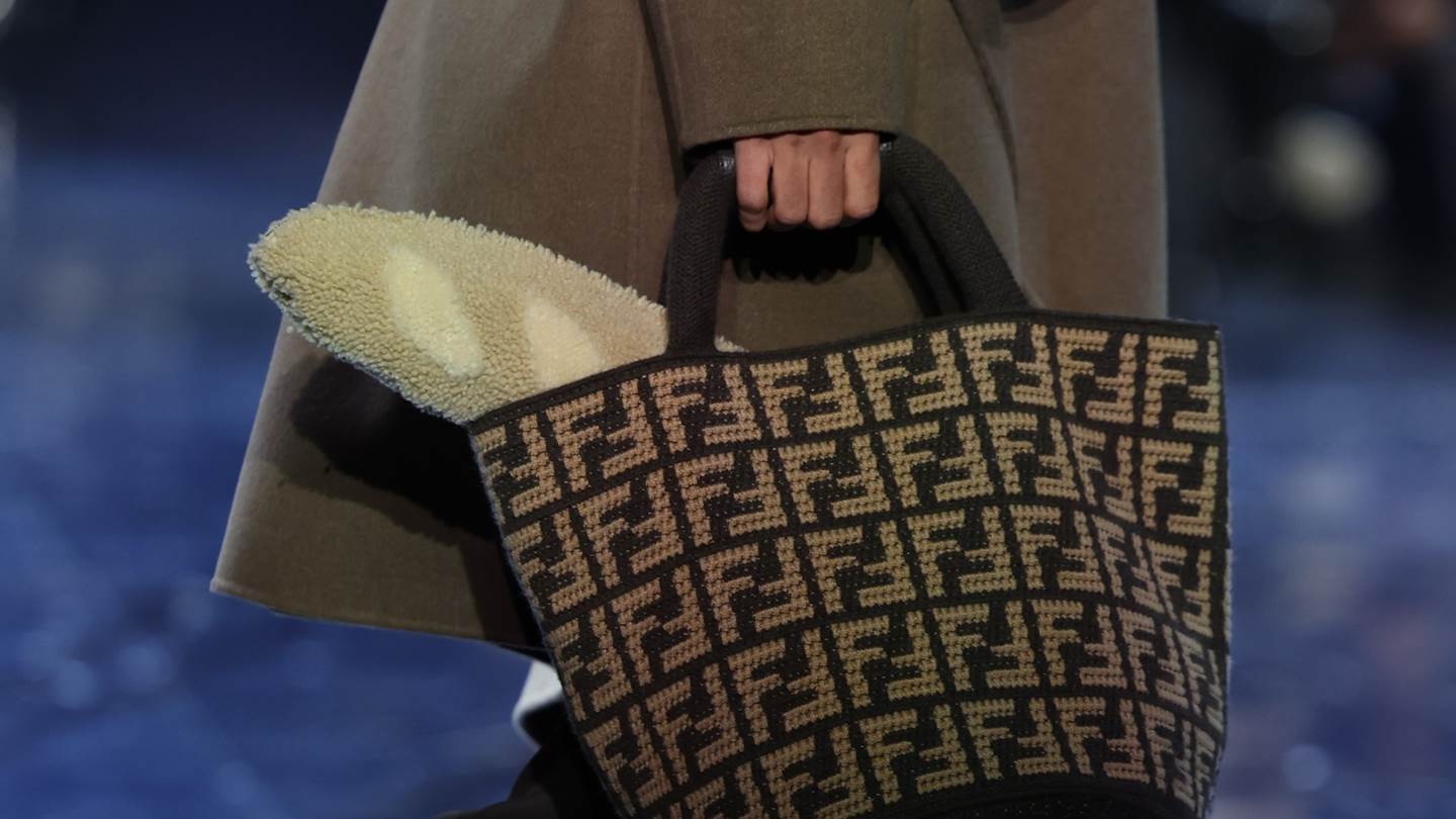 Θα κρατούσες ποτέ μία τσάντα που μοιάζει με φραντζόλα;