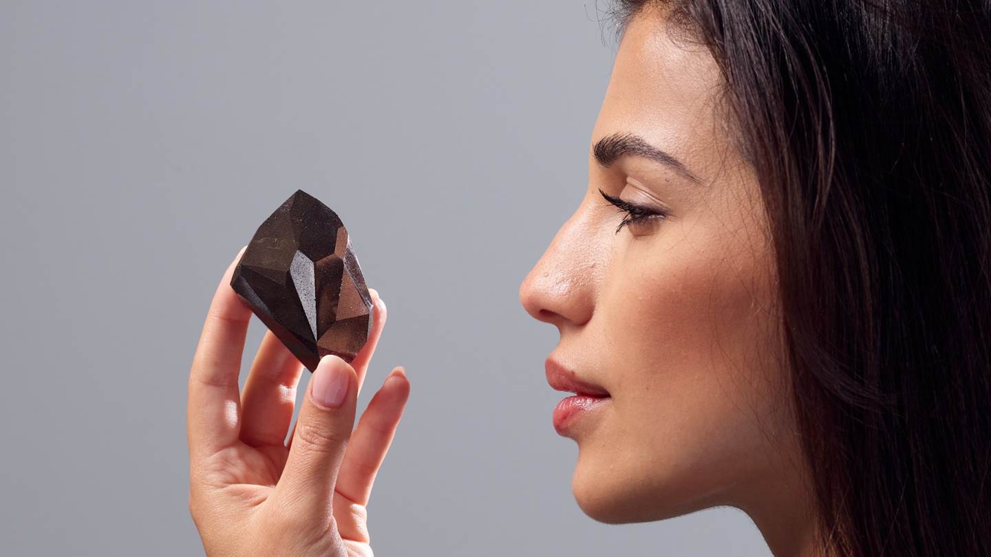 Το πανάρχαιο μαύρο διαμάντι που πουλήθηκε για σχεδόν 4 εκατ. Ευρώ