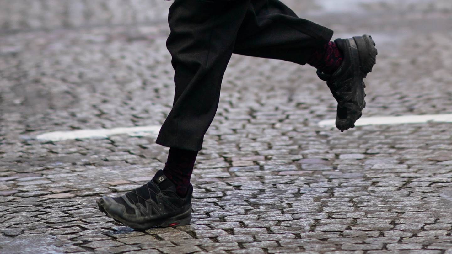 Μαύρα sneakers για το δεύτερο μισό του 2022