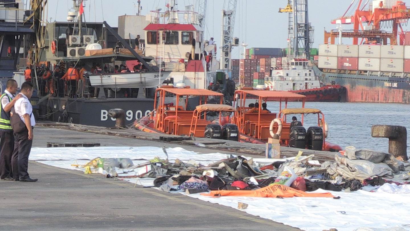 Το χρονικό της αεροπορικής τραγωδίας στην Ινδονησία