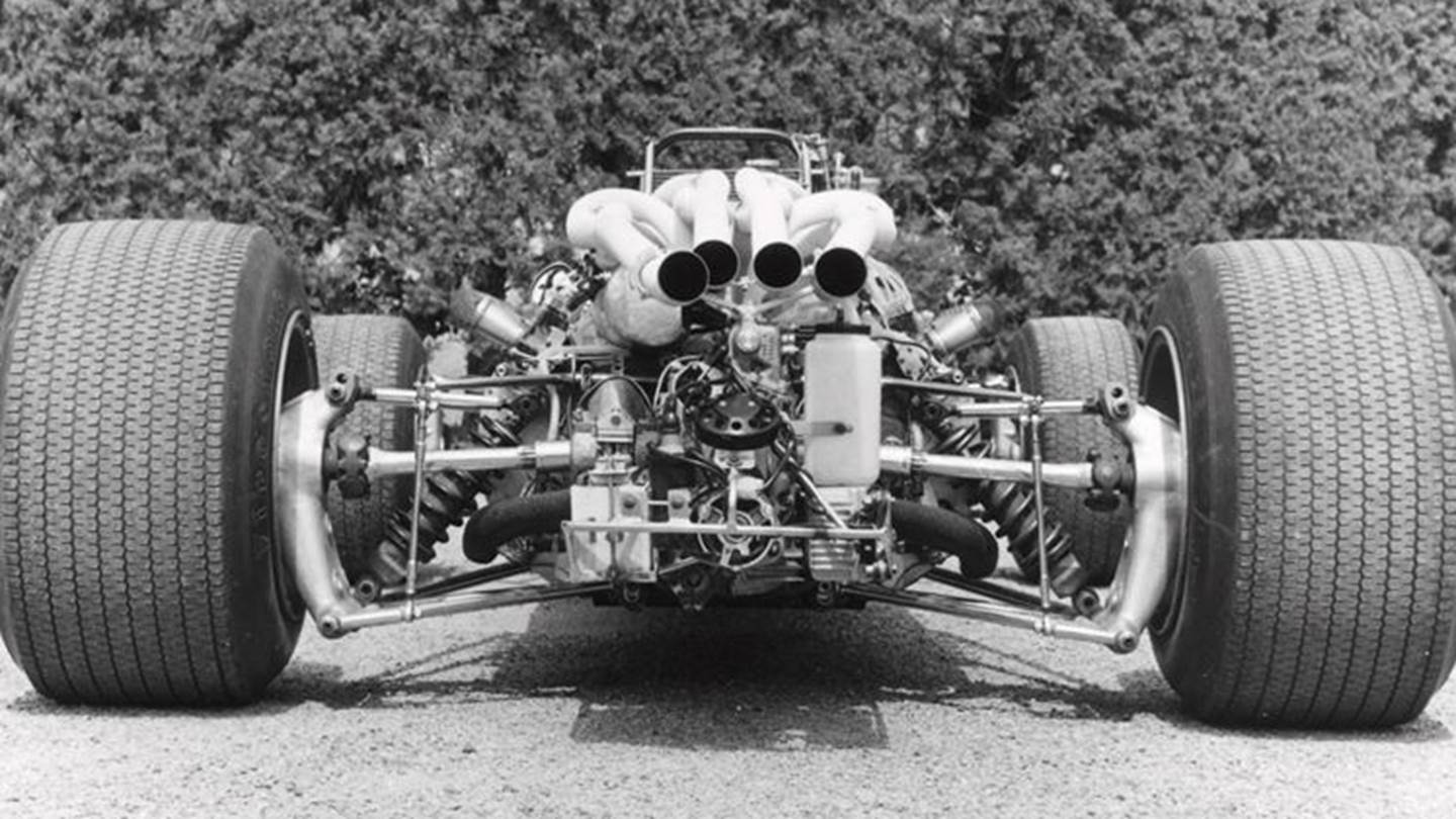 Πώς ανασταίνεις κινητήρα V12 από μονοθέσιο F1 Ferrari του 1967