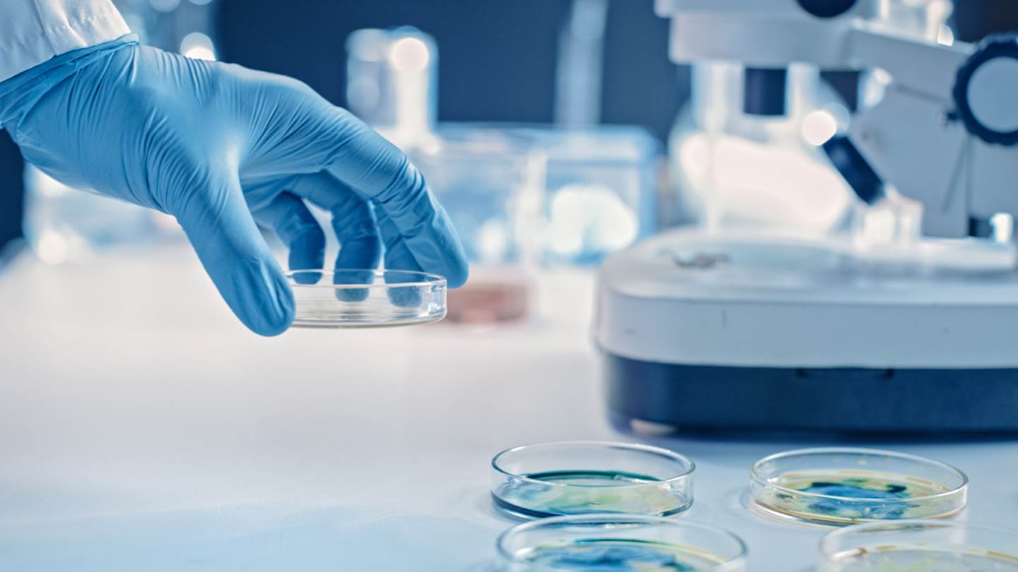 Η ελπιδοφόρα θεραπεία για τον κορονοϊό από την AbCellera