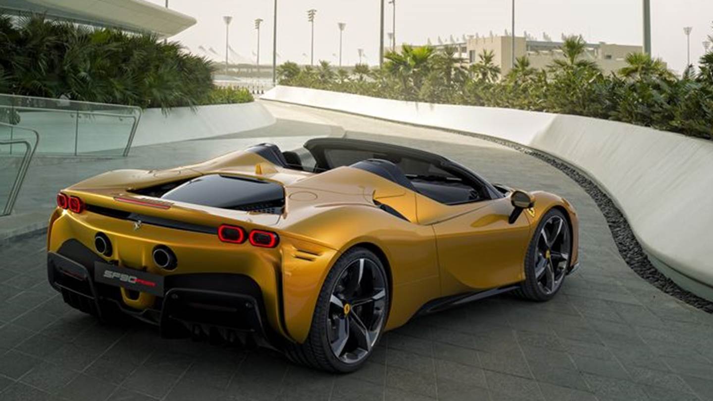 Η Ferrari SF90 Spider είναι το πιο extreme convertible