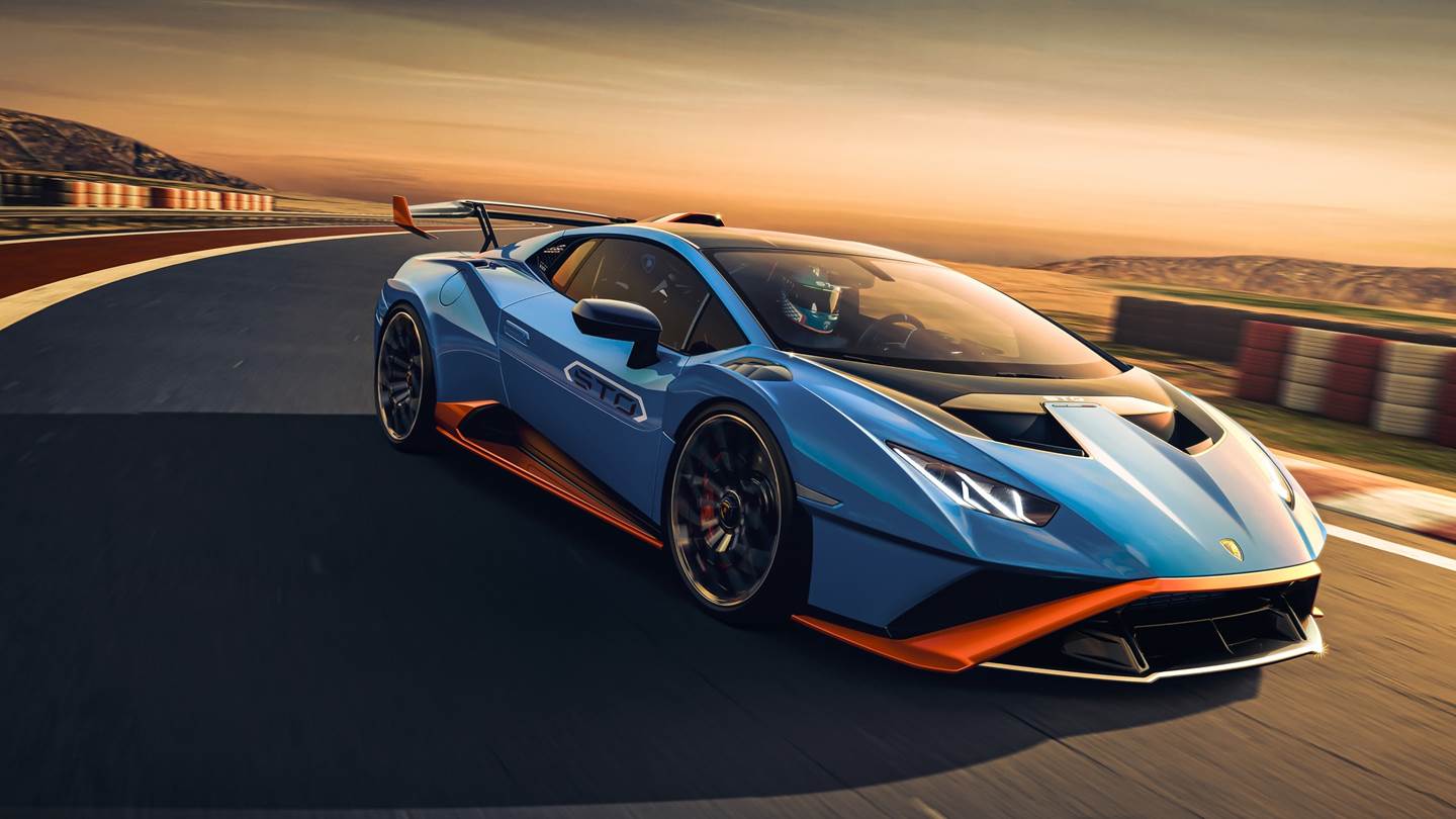 Η Lamborghini Huracan STO βγαίνει από την πίστα στον δρόμο