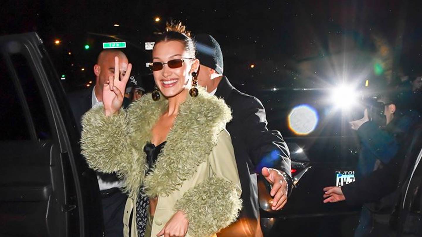 Η τολμηρή εμφάνιση της Bella Hadid στα χιόνια