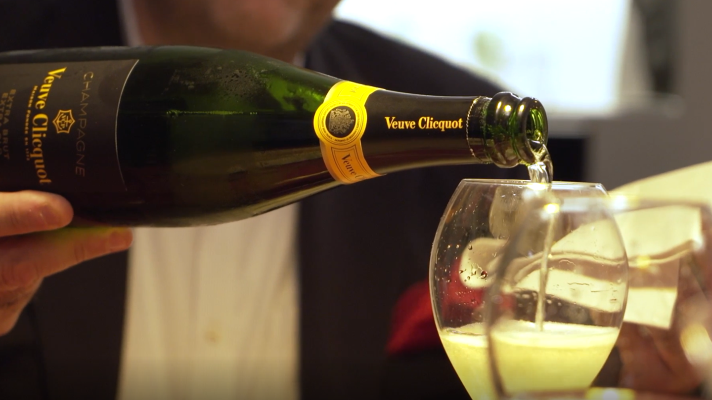 Veuve Clicquot Yellow Hour: Ο Ted Λέλεκας υποδέχεται τον Μιχάλη Νουρλόγλου