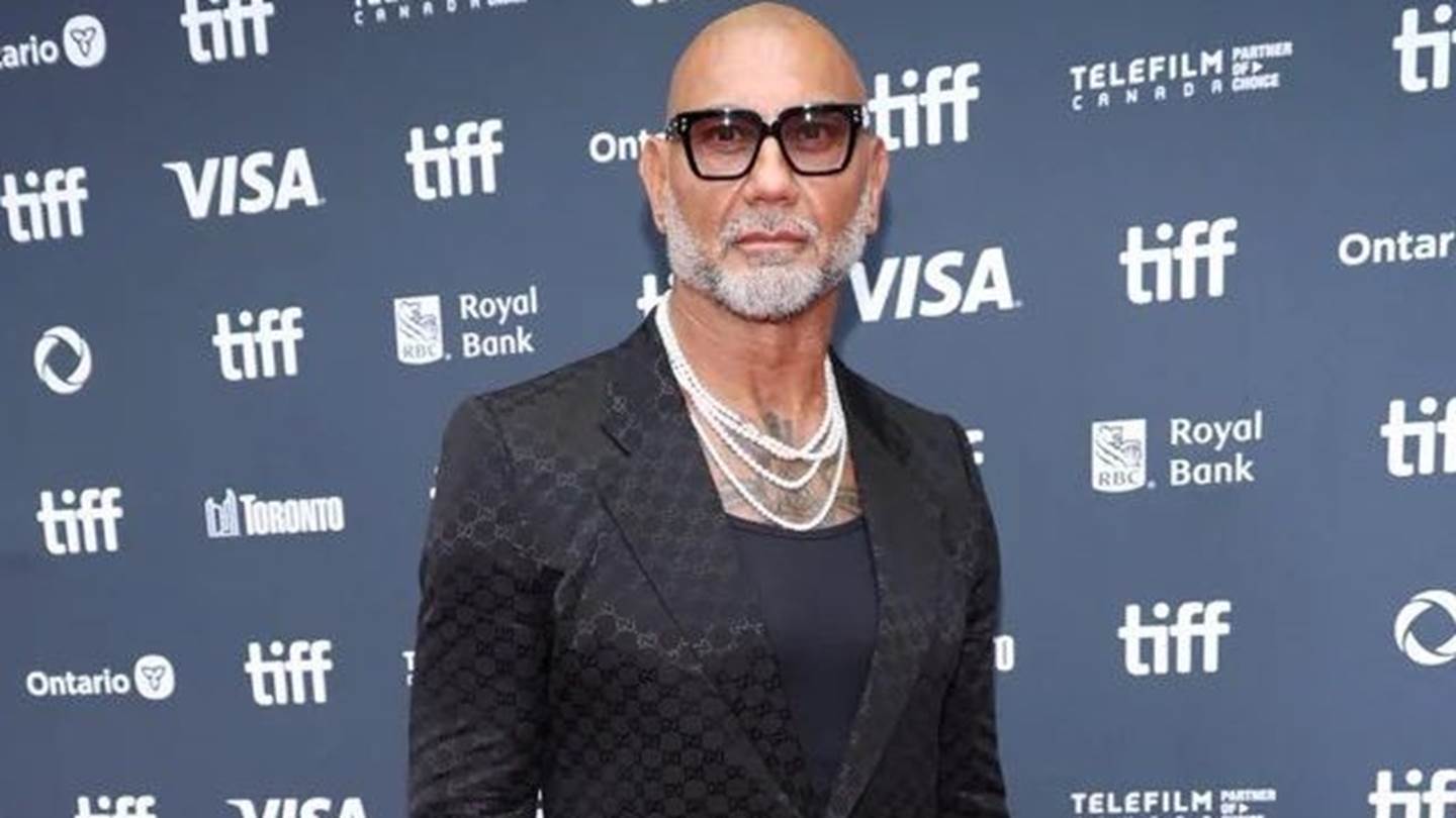 Γιατί αδυνάτισε τόσο πολύ το 