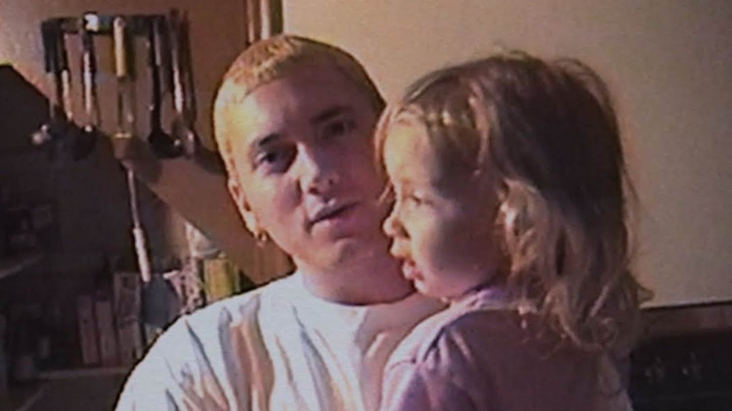 Ο Eminem θα γίνει παππούς και έφτιαξε το πιο συγκινητικό βίντεο για τη σχέση πατέρα-κόρης