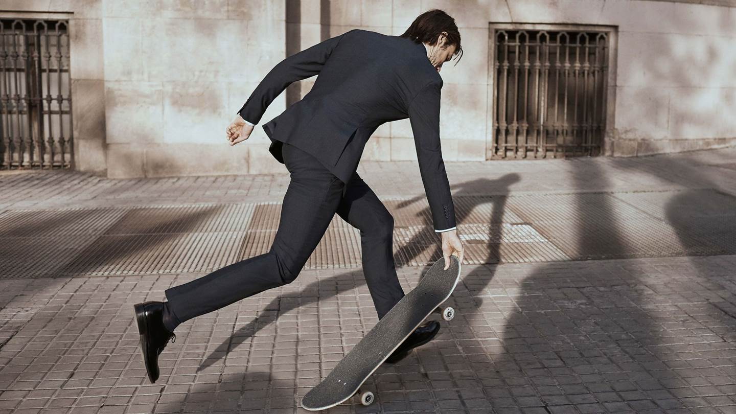 Αυτό το κοστούμι της Mango δεν θέλει σίδερο