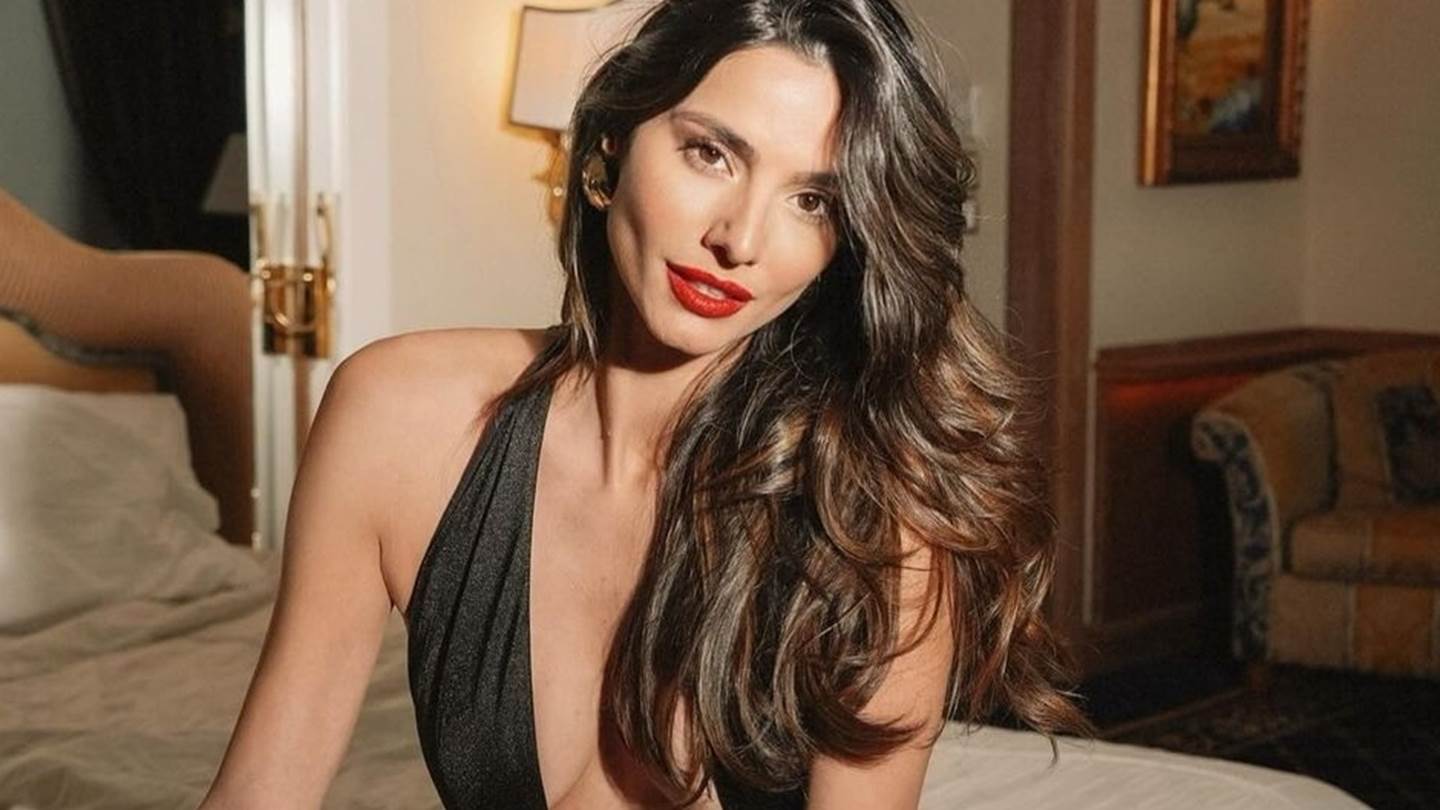 Η Ηλιάνα Παπαγεωργίου λιώνει τα χιόνια στην Ελβετία με το μπικίνι της