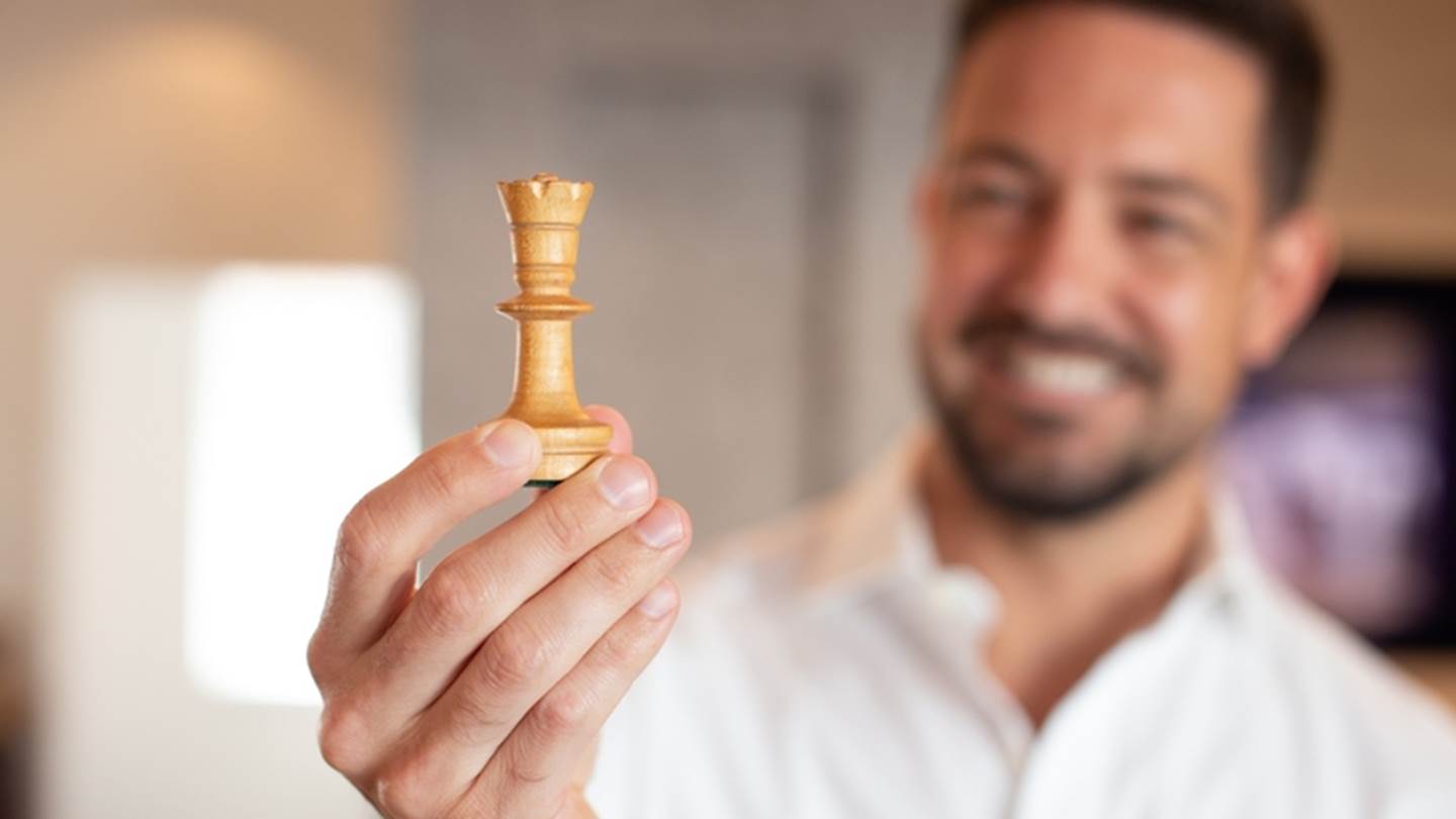 Πώς να κλέψεις σε ένα παιχνίδι σκάκι με ένα sex toy