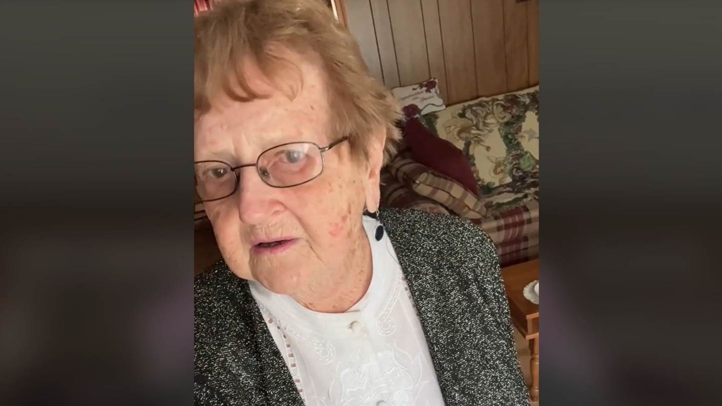 94χρονη γιαγιά δίνει γκομενικές συμβουλές για πρώην και γίνεται viral