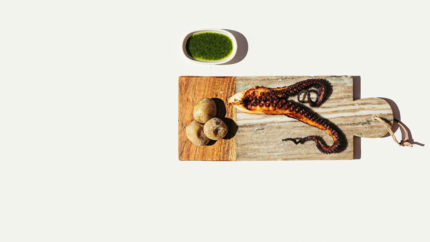 Το τηνιακό Thama του Δημήτρη Κατριβέση