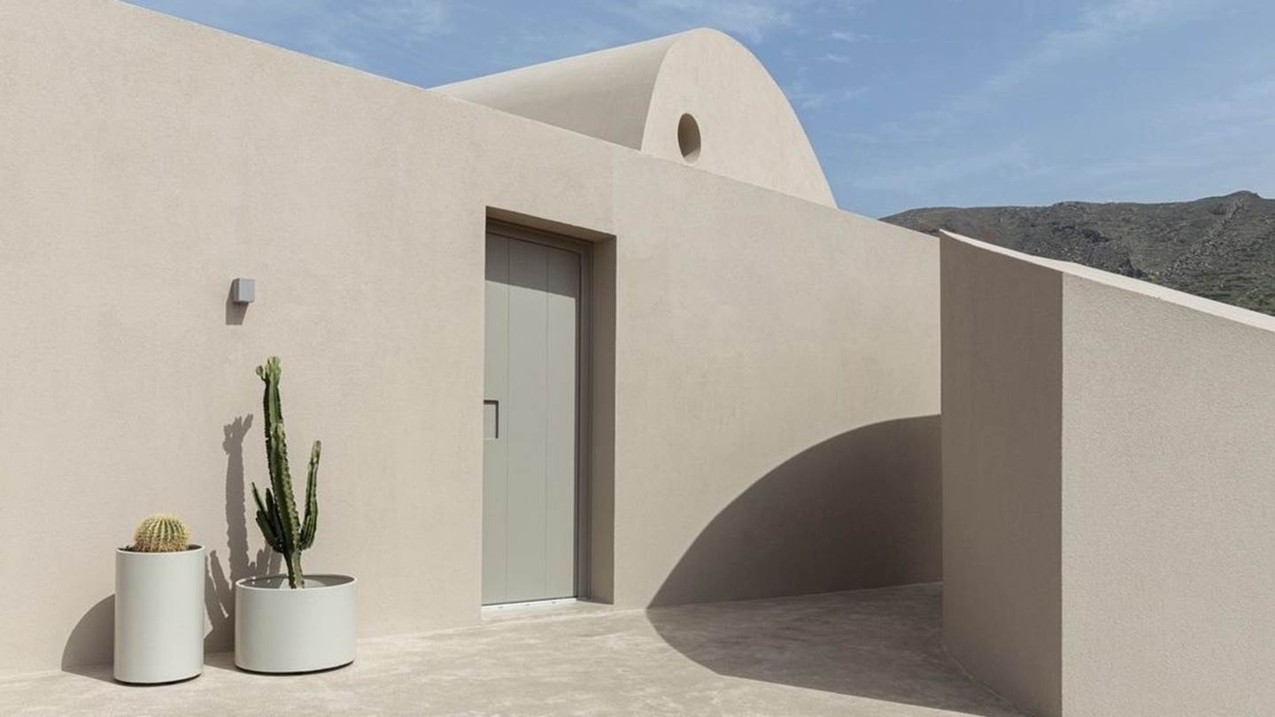 Μία κατοικία στη Σαντορίνη που εμπνέεται από το φυσικό τοπίo