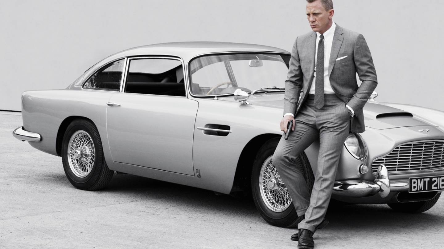 Το γκαράζ του Daniel Craig θυμίζει εκείνο του 007