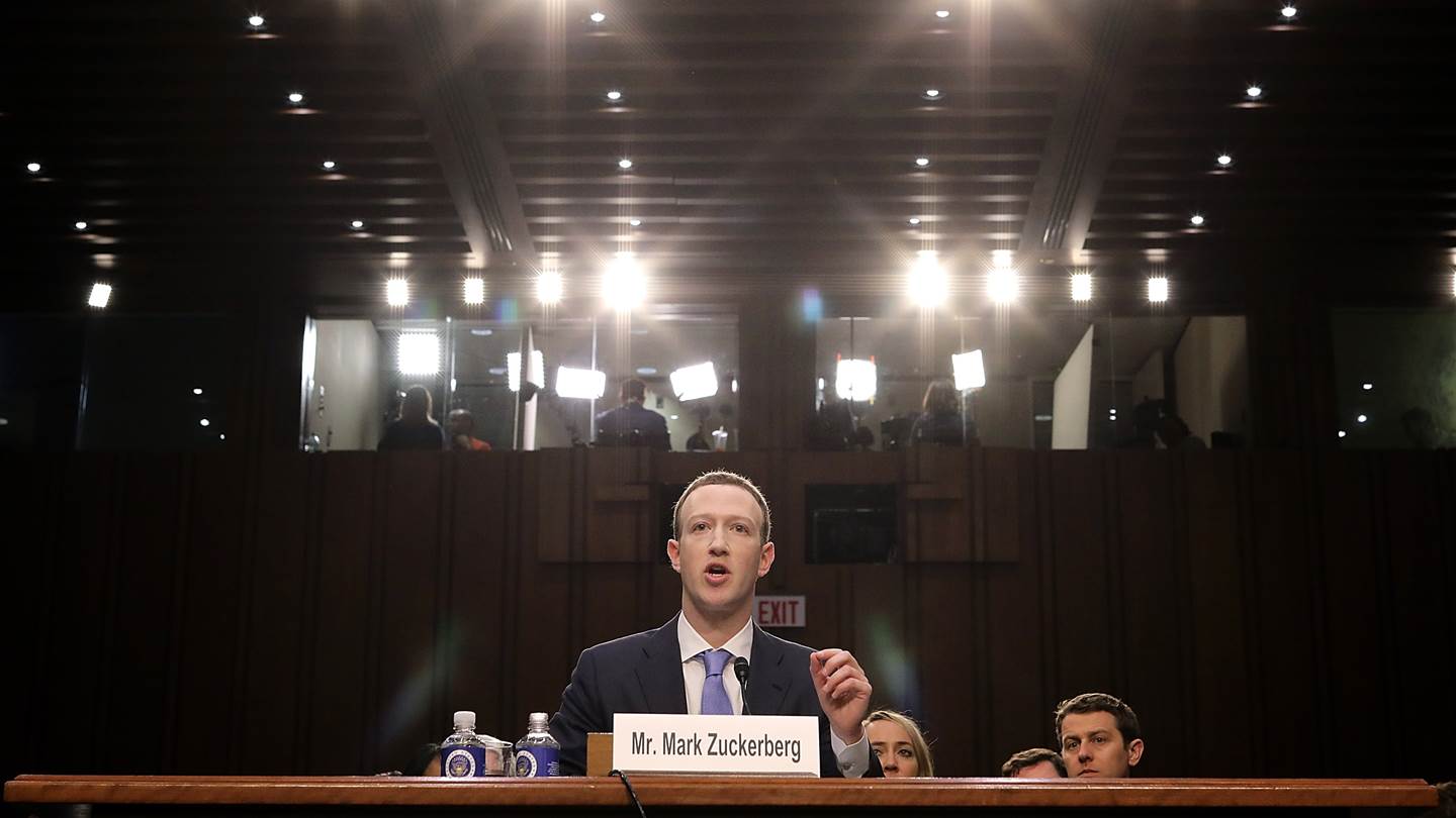 Η τεχνολογική δίκη του αιώνα βρίσκει το Facebook κατηγορούμενο