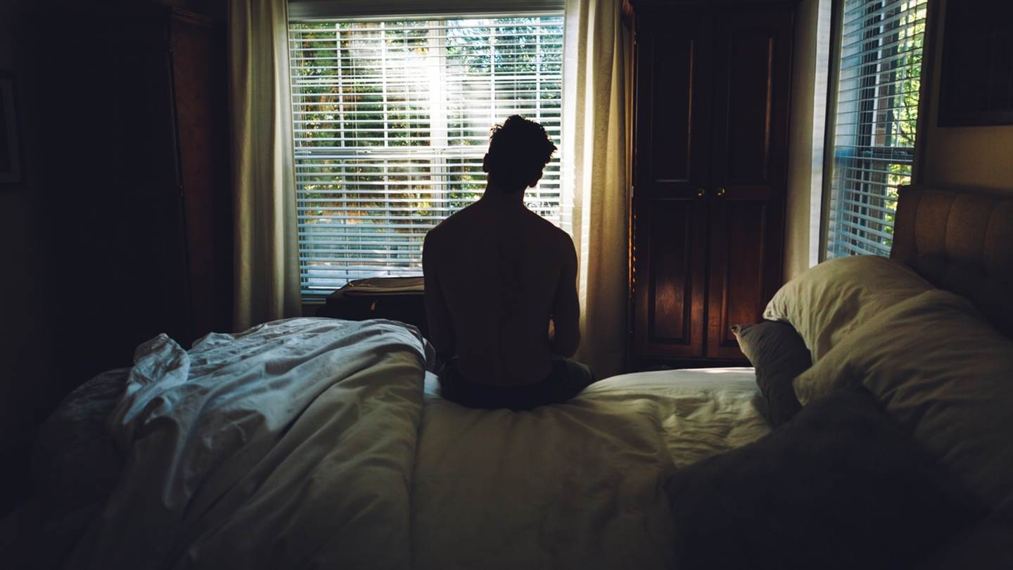 Γιατί ξυπνάς συνέχεια κουρασμένος και πώς το αντιμετωπίζεις