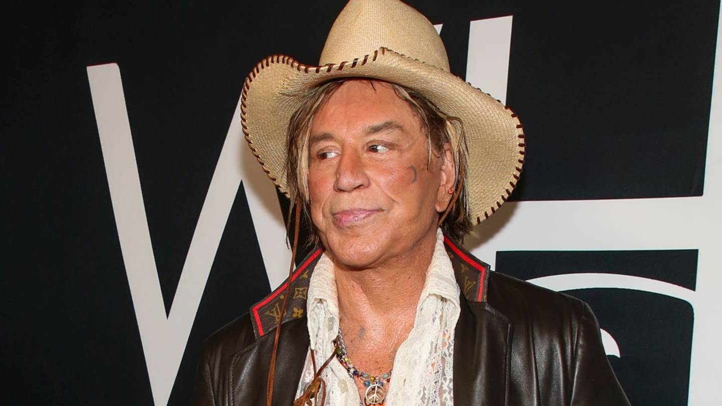 Αγνώριστος ο Mickey Rourke – Χρωστάει 60.000 δολάρια