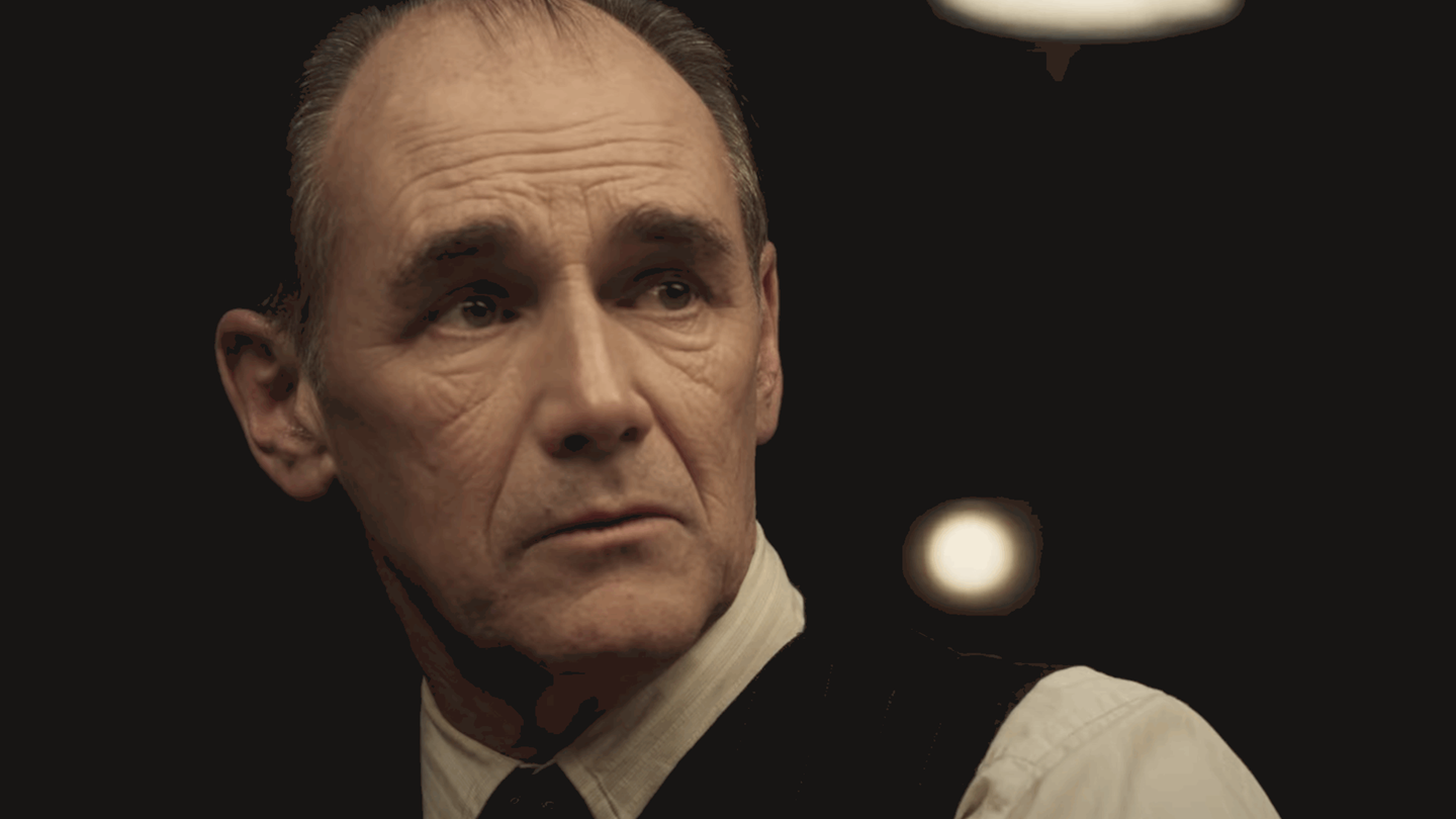 Κι αν το The Outfit είναι το θρίλερ της χρονιάς;