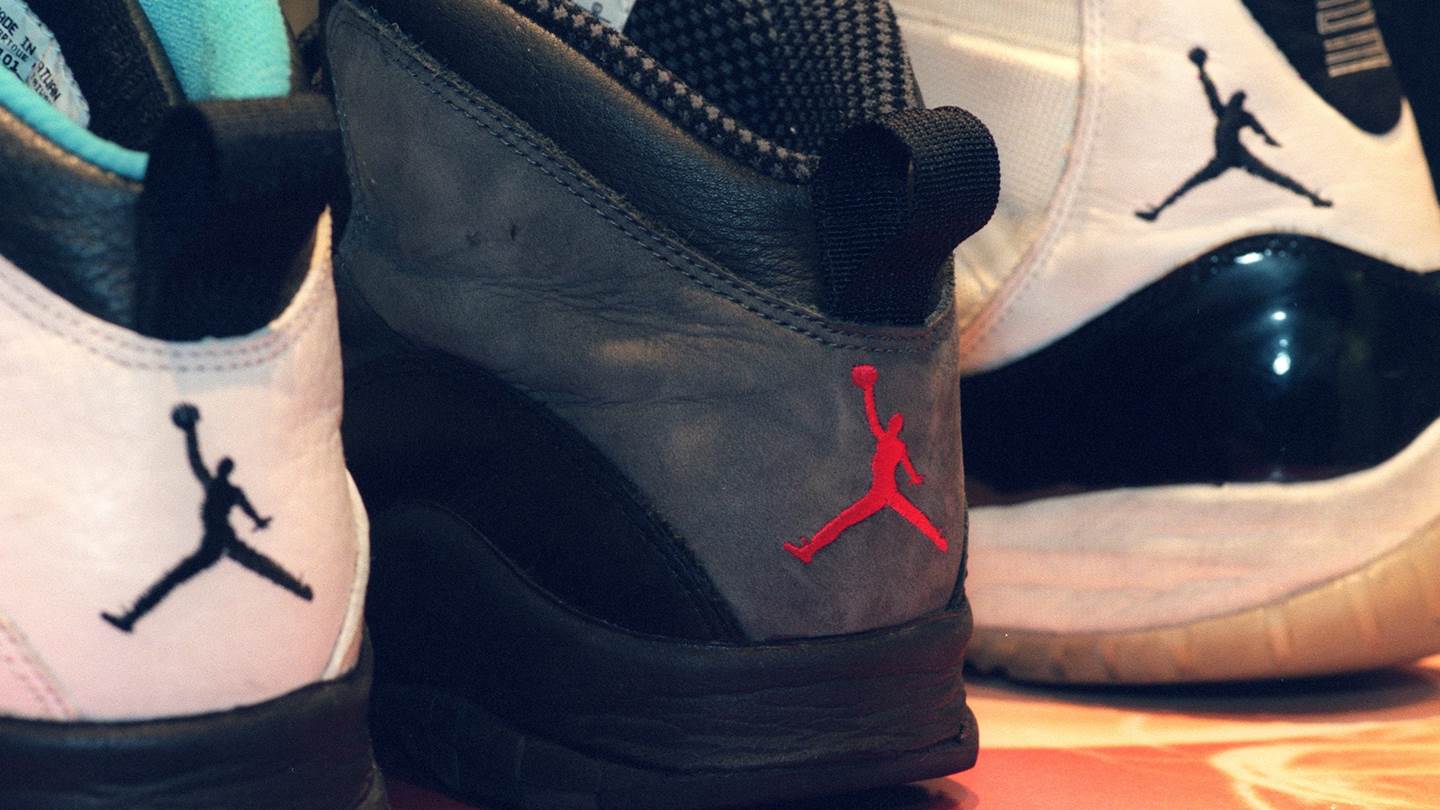 Τα γούρικα sneakers του Michael Jordan φλερτάρουν με νέο ρεκόρ