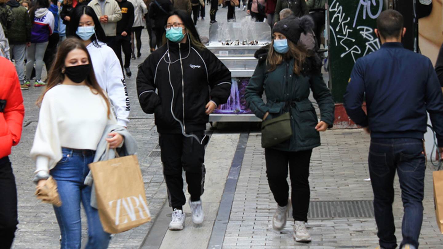 Κορονοϊός: Δεν πέφτουν κάτω από τους 700 οι διασωληνωμένοι