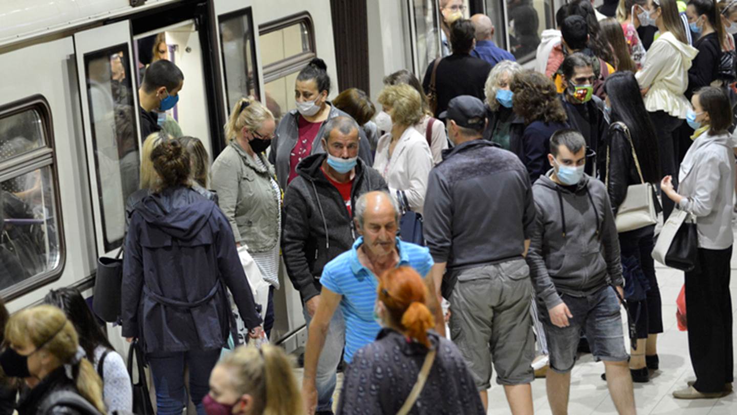 Κορονοϊός: Μαύρο ρεκόρ με 6.909 κρούσματα