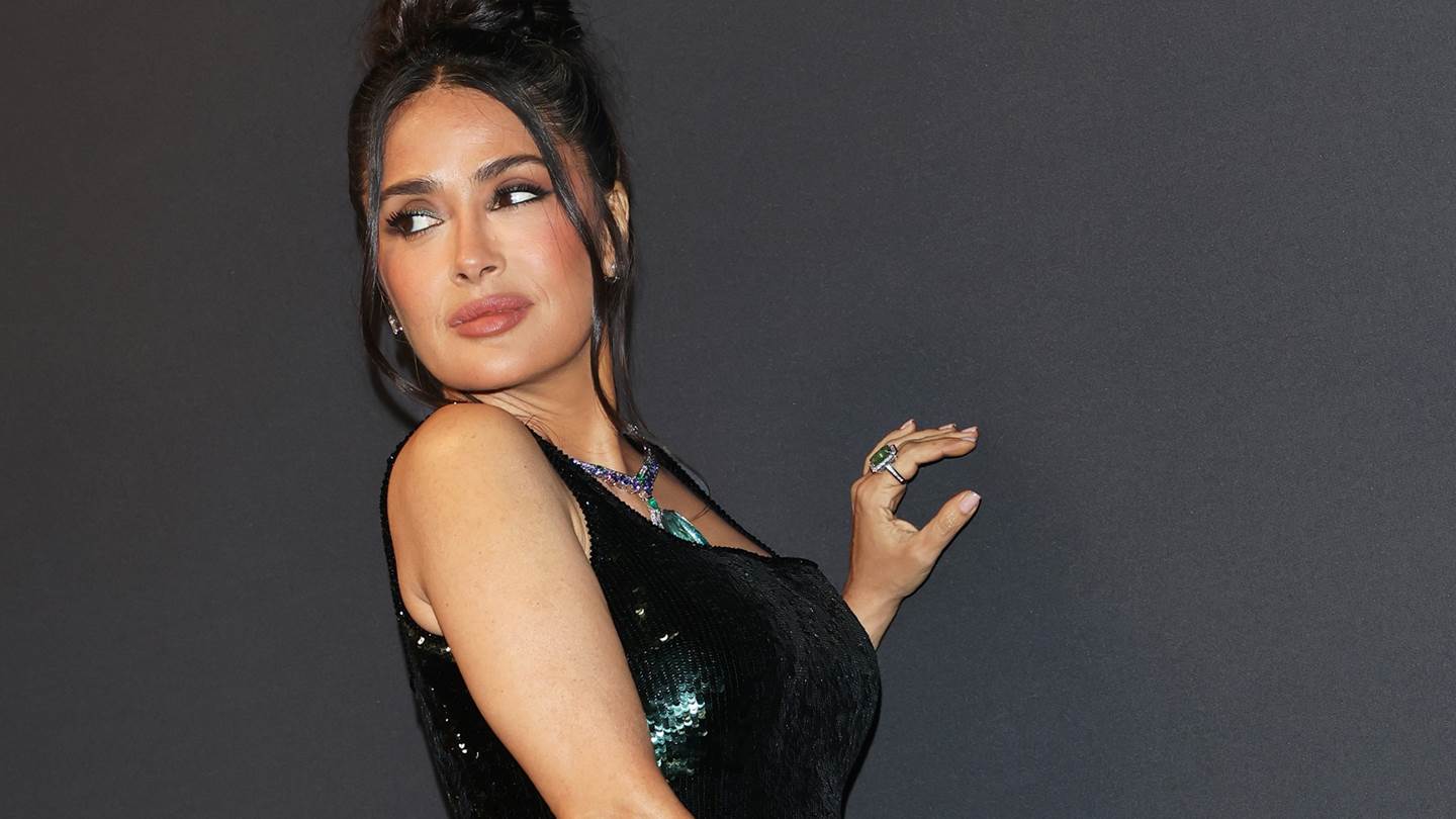 Βρήκαμε την πιο 'καυτή' εμφάνιση της Salma Hayek που δεν τη θυμάται κανείς (βίντεο)