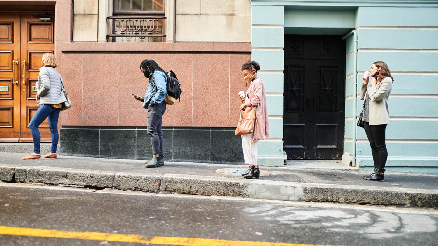 Γιατί δεν χαλαρώνουν τα μέτρα κατά του κορονοϊού στην Ελλάδα