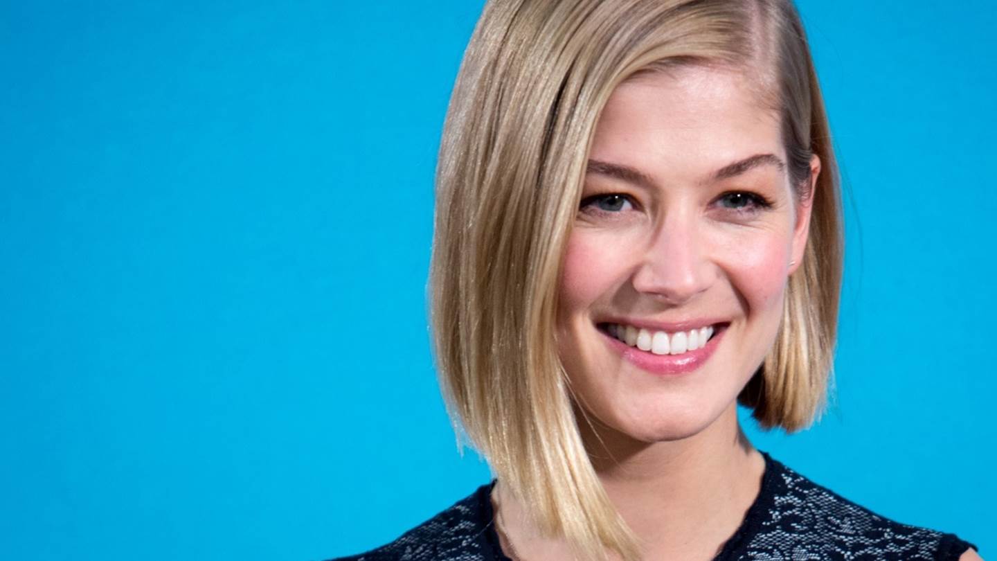 Rosamund Pike, η σοφιστικέ Sharon Stone της γενιάς της