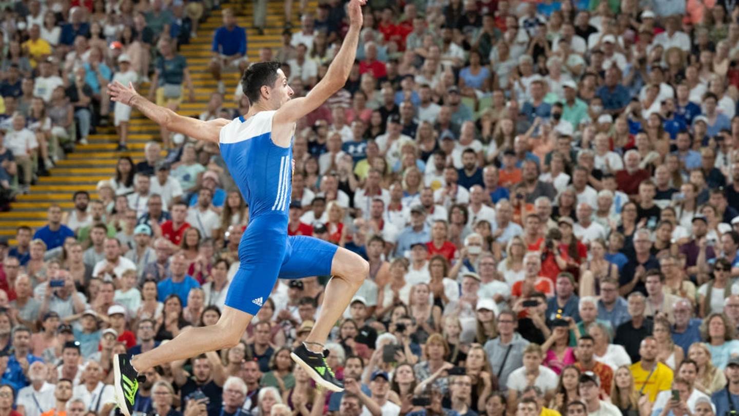 O Μίλτος Τεντόγλου ήταν αφόρητα κουλ πριν το ρεκόρ του