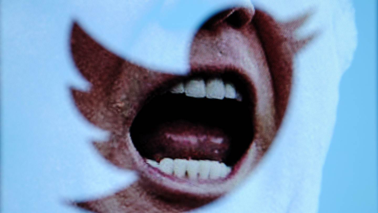 Ο Donald Trump απειλεί με λουκέτο το Twitter