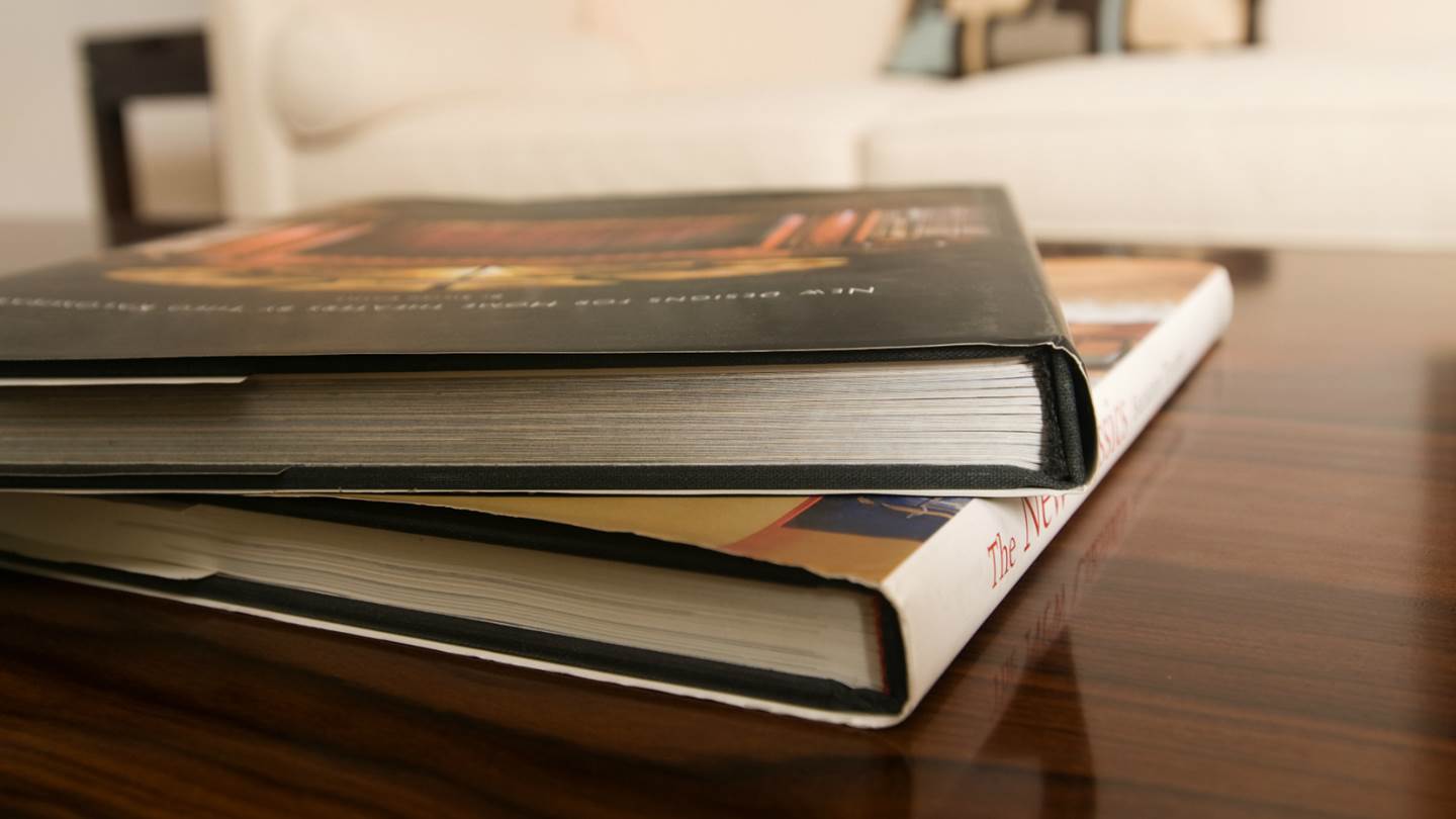5 coffee table books ιδανικά για το σαλόνι